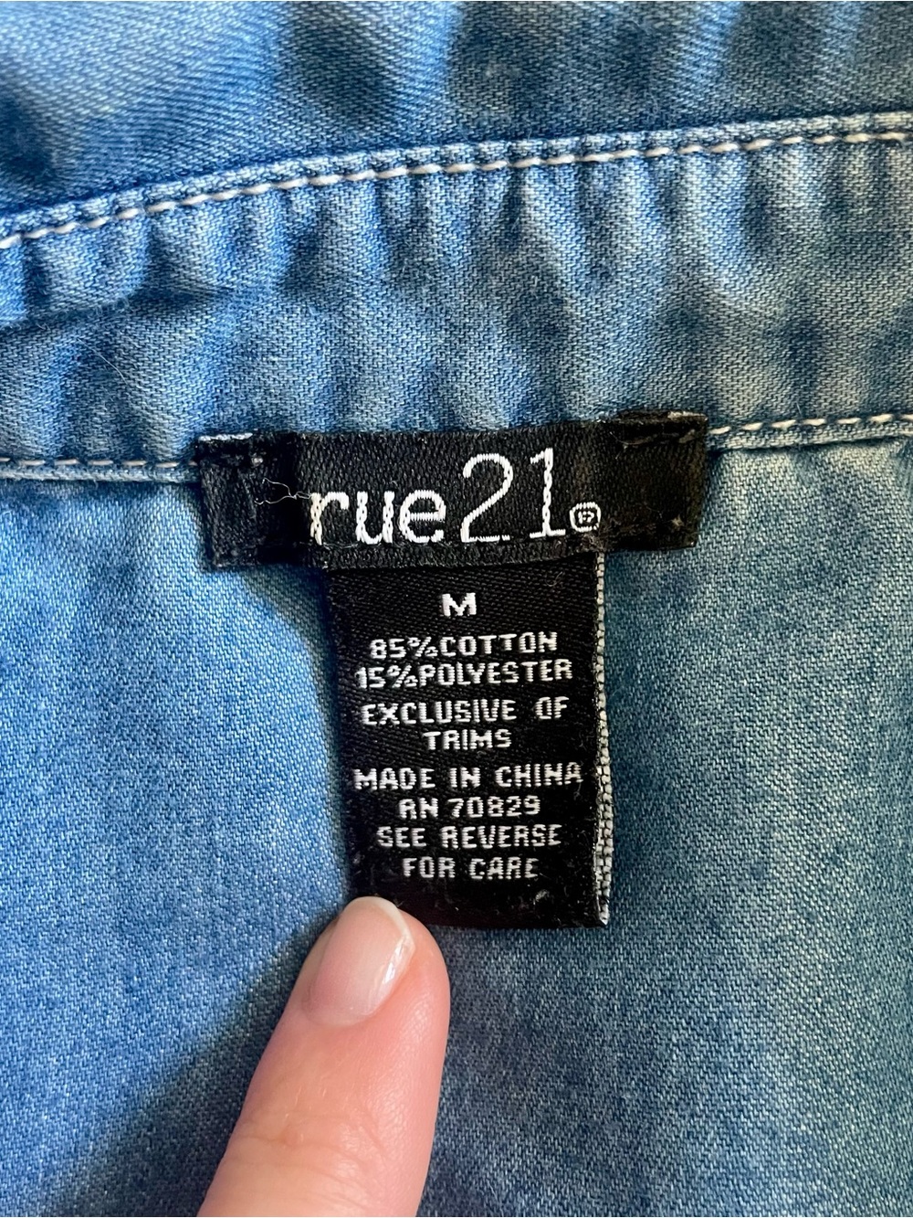 Rue21 Blue Cotton Denim Style Button Down Size Medium - Picture 2 of 8